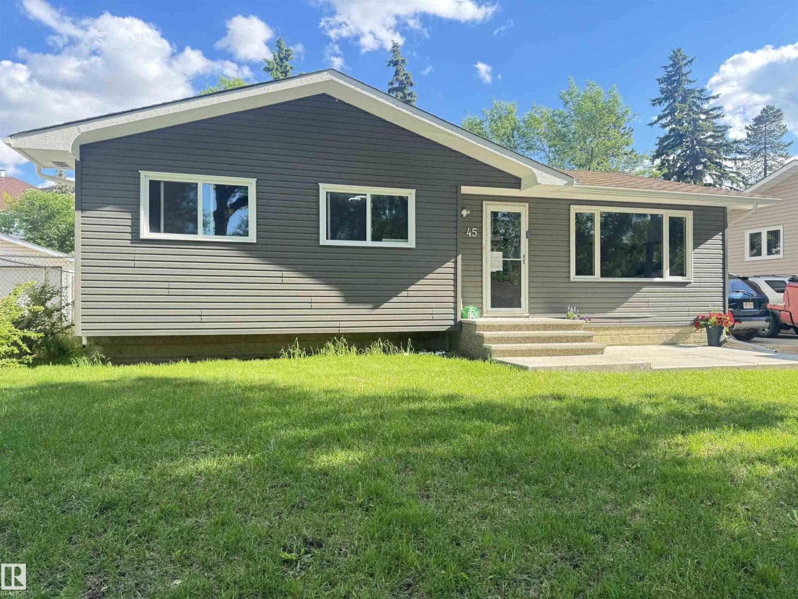45 LAMBERT CR — photo 2