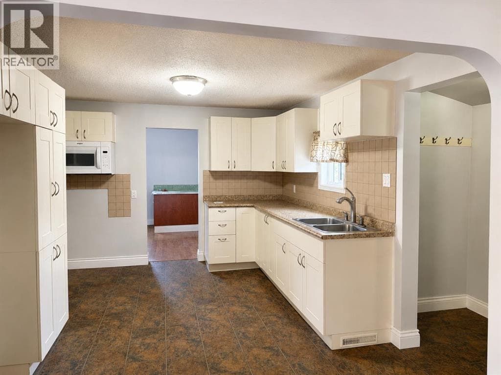 226 Greenstreet Avenue — photo 2