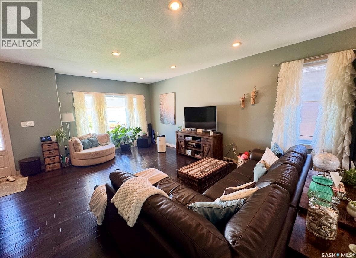 691 Barber CRESCENT — photo 4