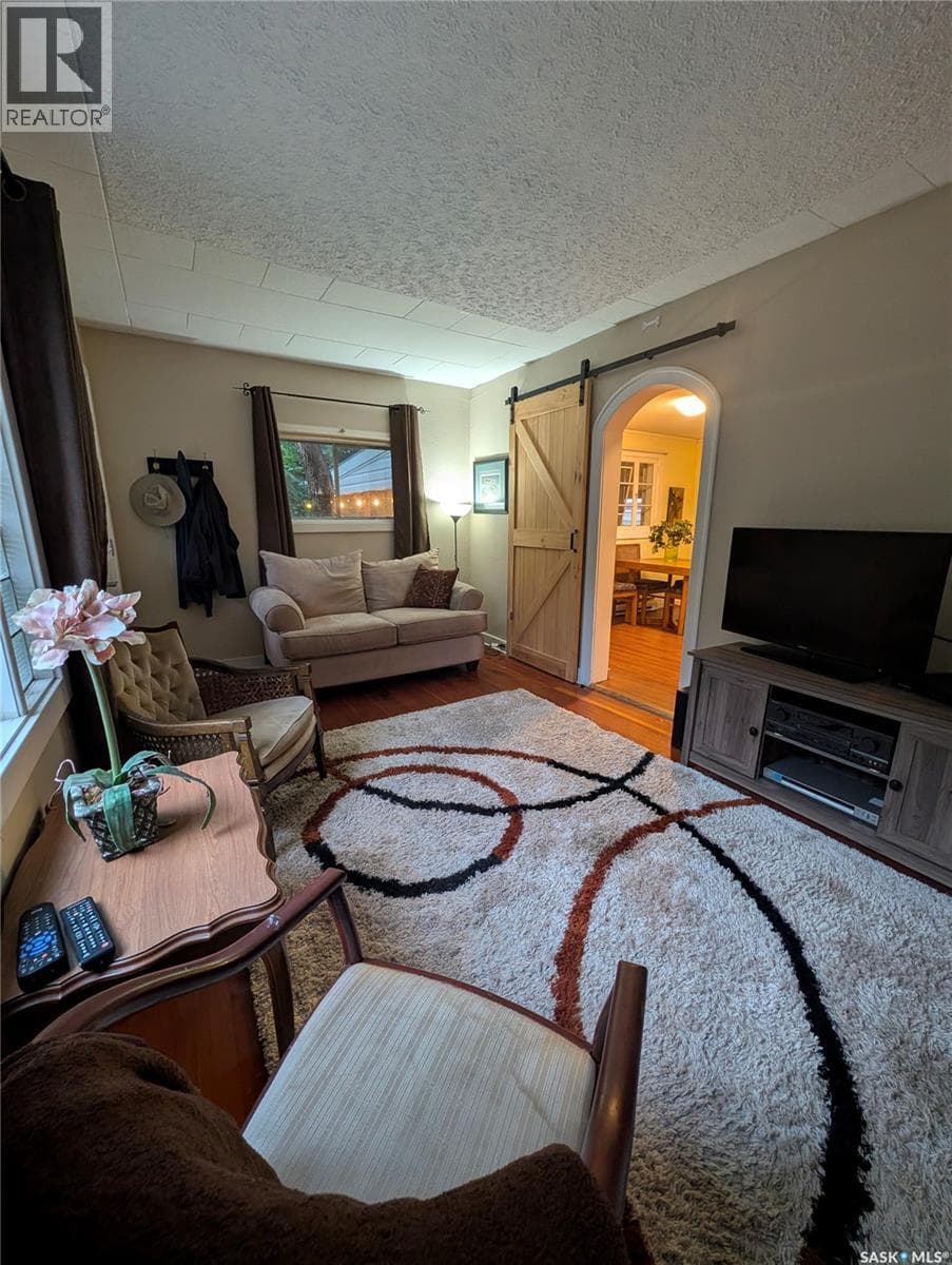 106 Metropolitan DRIVE — photo 3
