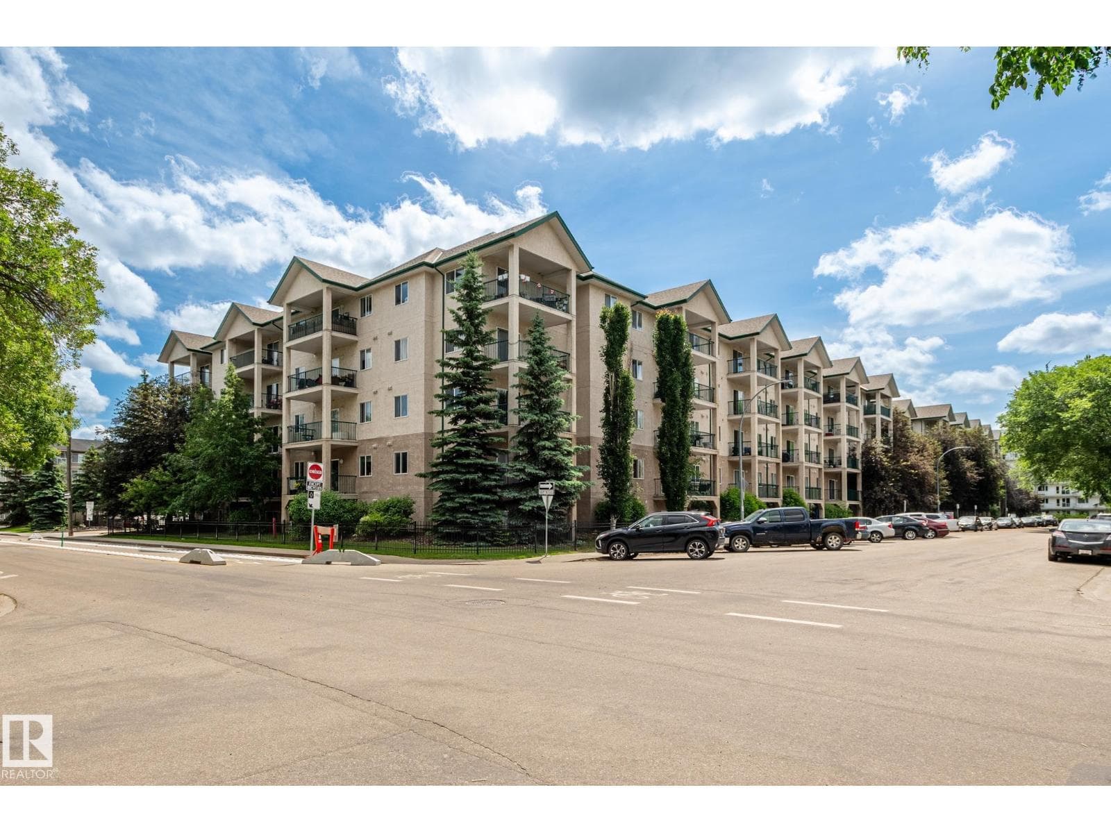 #228 11325 83 ST NW