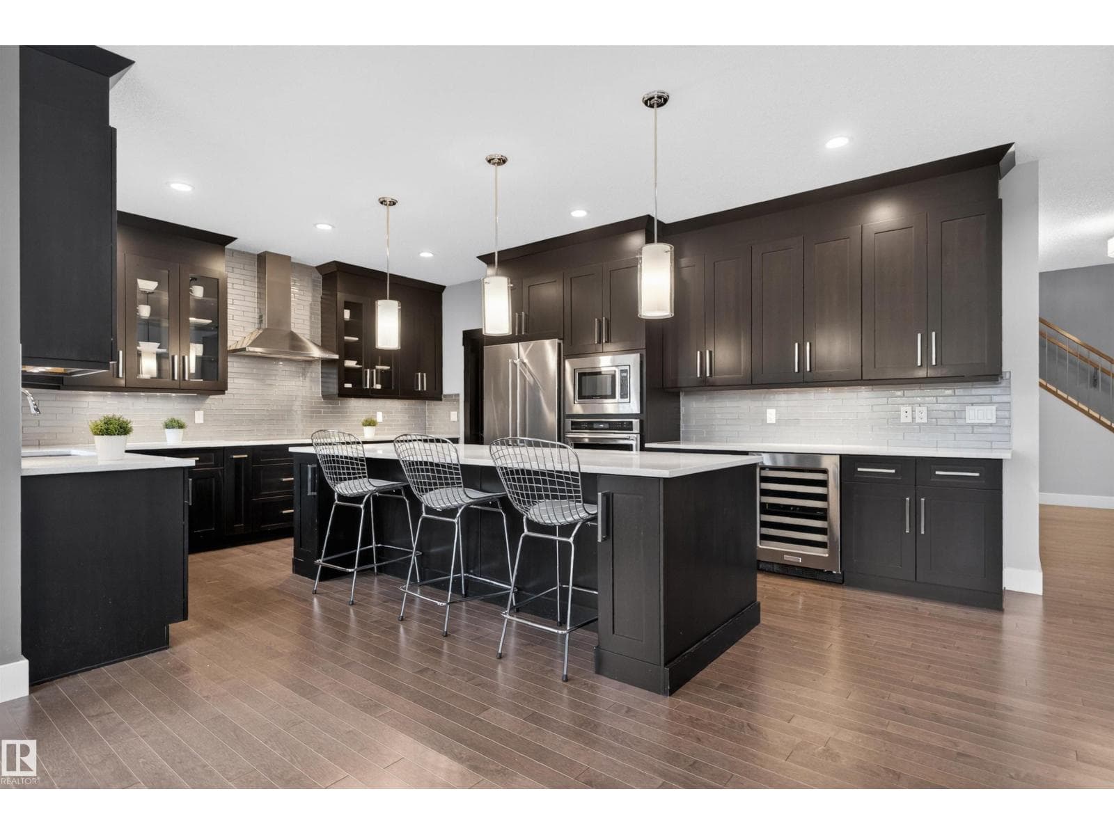 9012 24 AV SW — photo 2