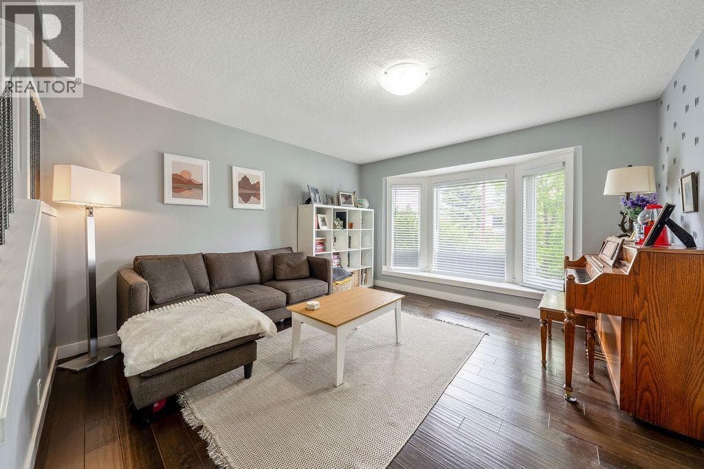 15 Woodmont Green SW — photo 3