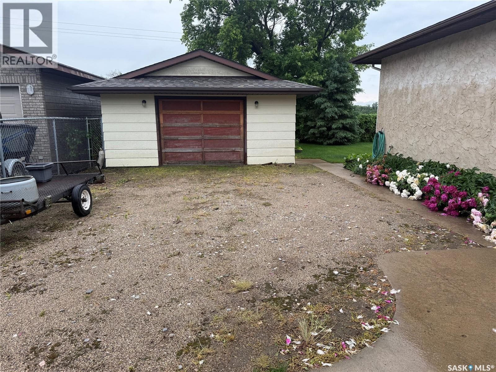 302 Watson CRESCENT — photo 2