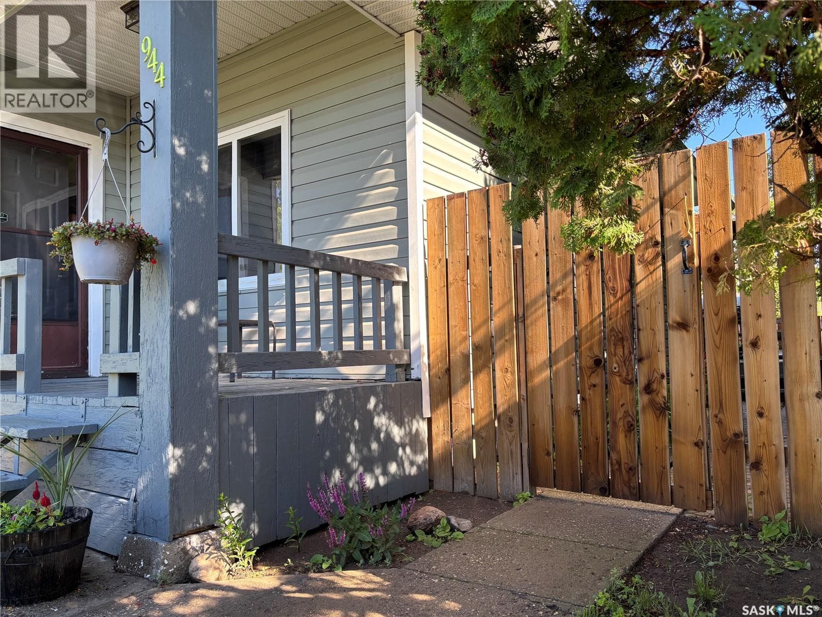 944 Brown STREET — photo 2