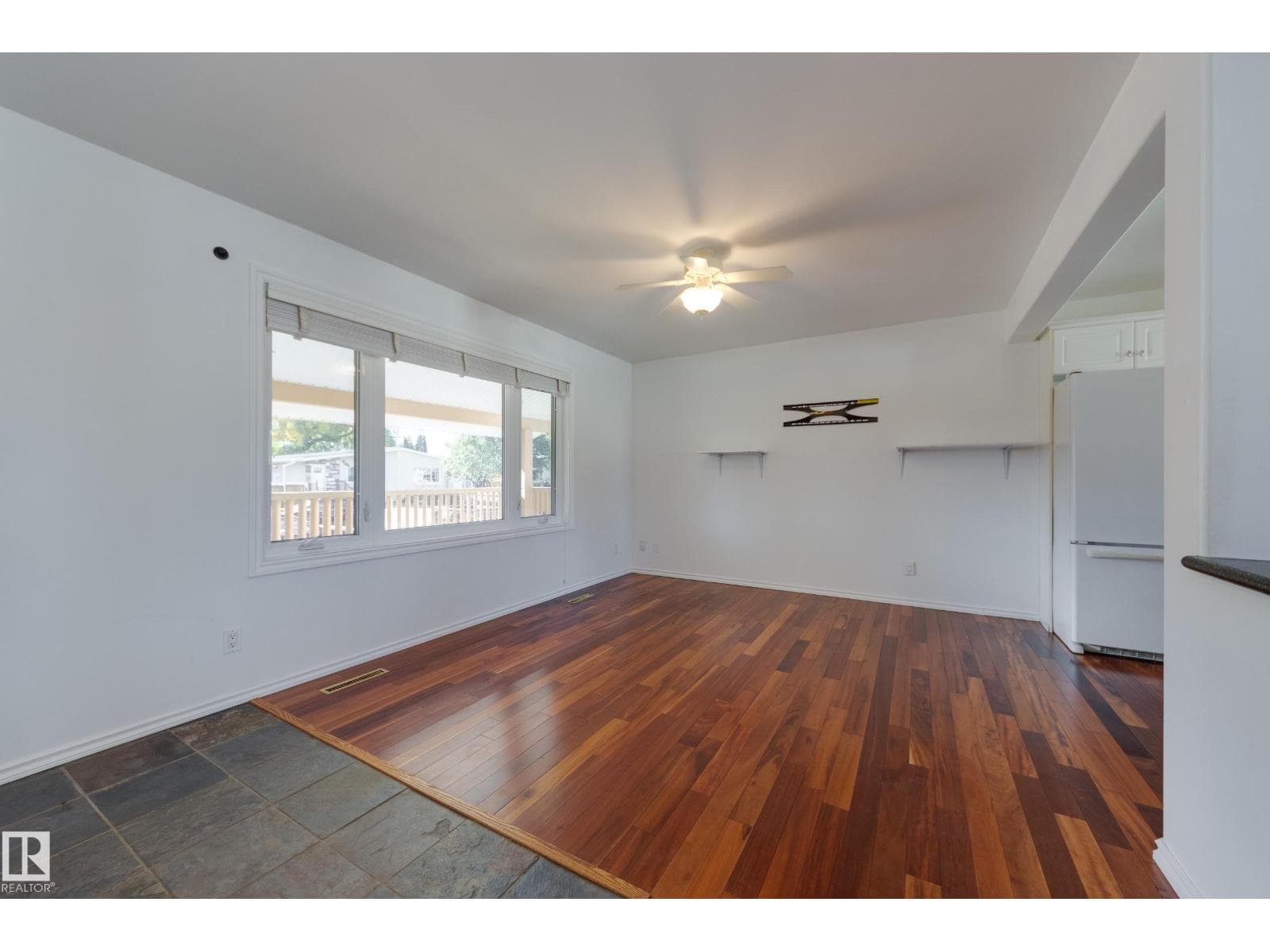 6108 84 AV NW — photo 4