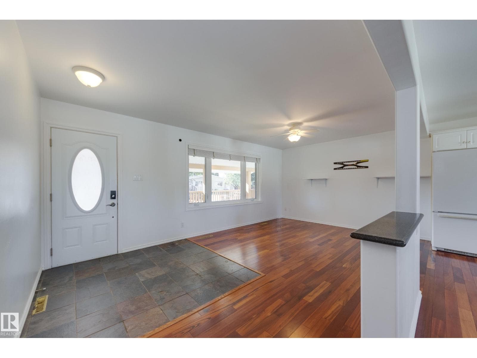 6108 84 AV NW — photo 3