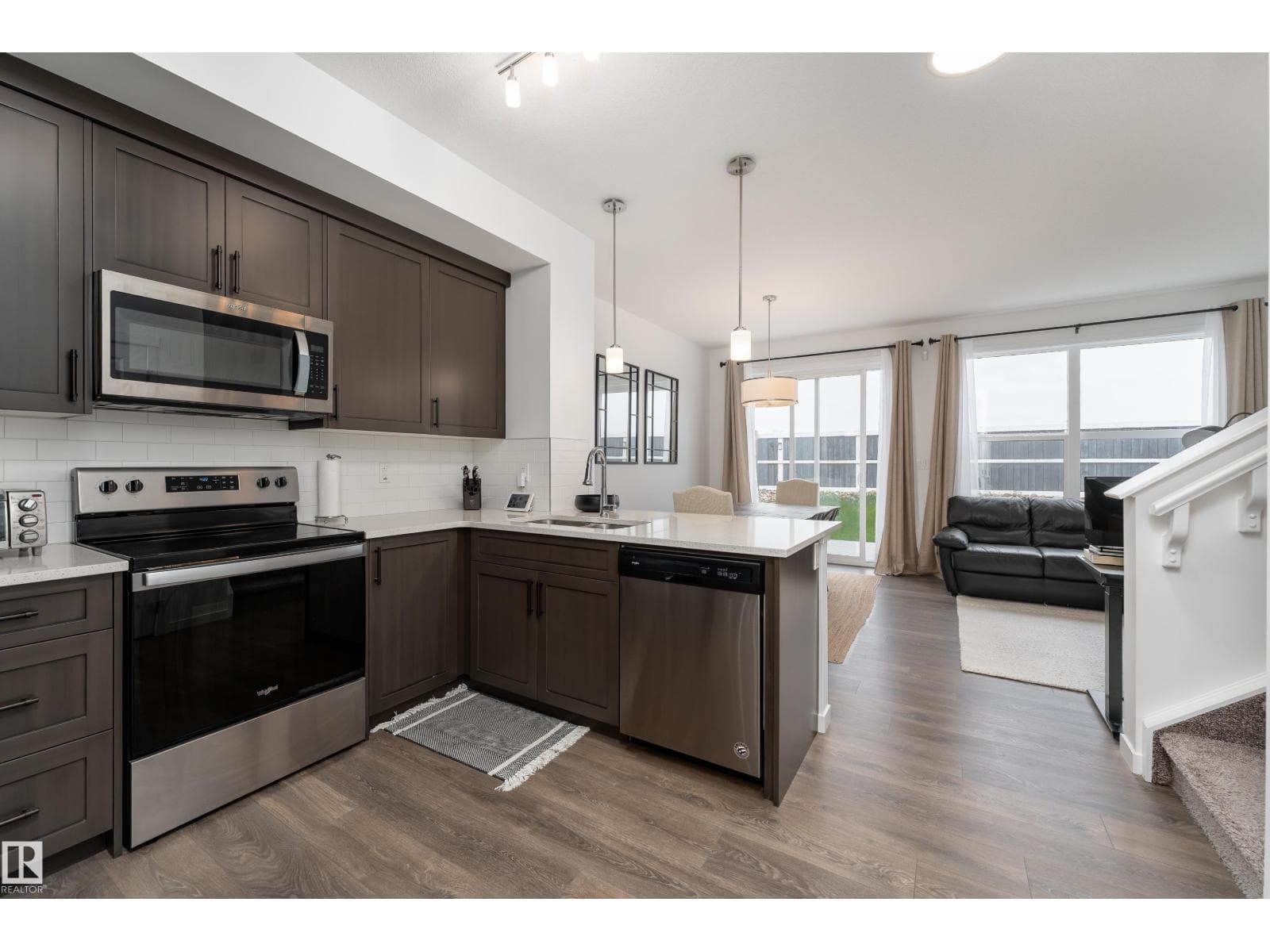 2522 152 AV NW — photo 3