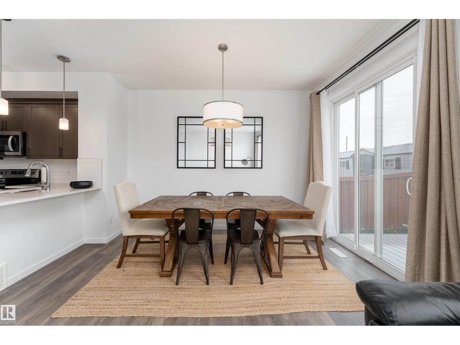 2522 152 AV NW — photo 4