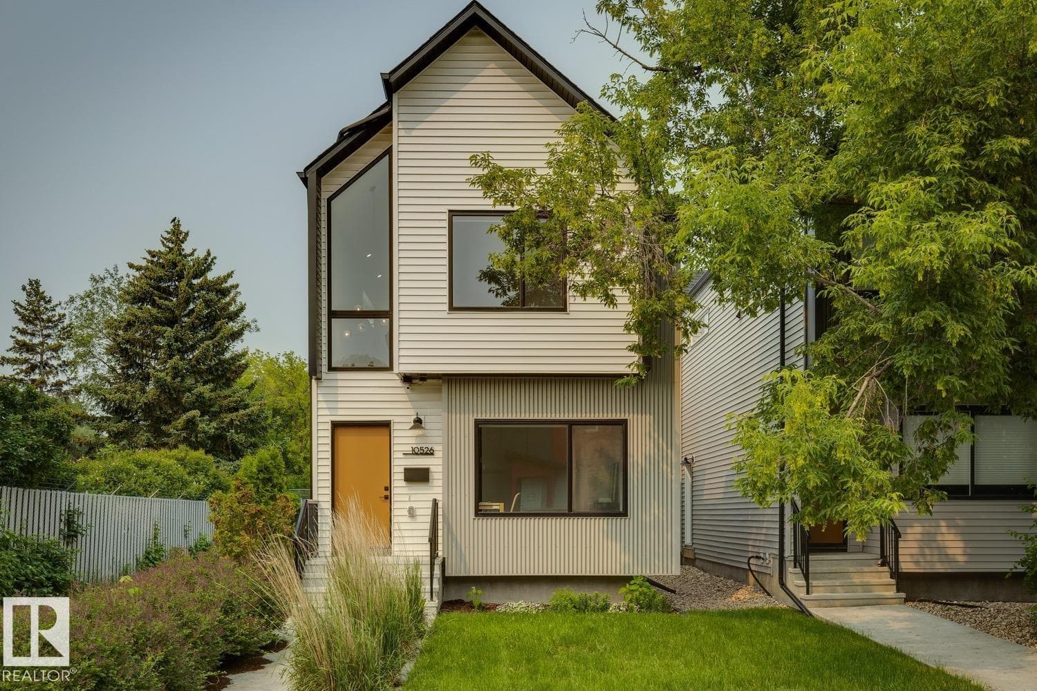 10526 157 ST NW