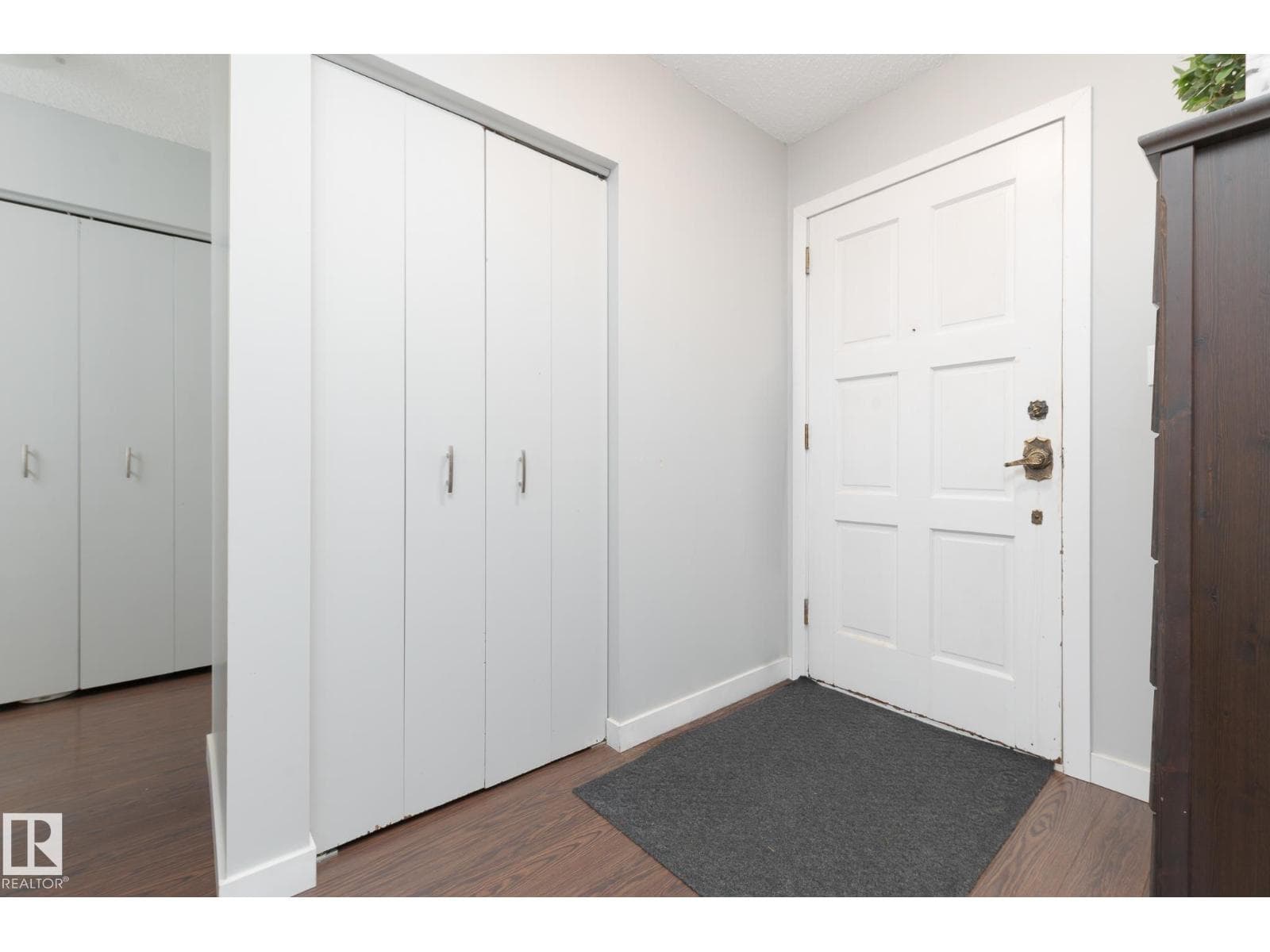63 WAVERLEY CR — photo 2