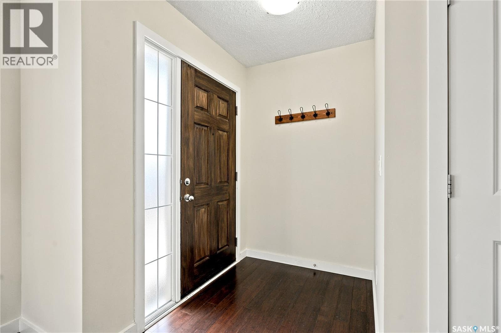 253 245 Ashworth CRESCENT — photo 4