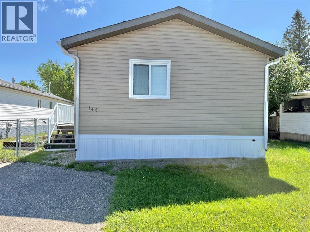 144 Birch Street W — photo 2