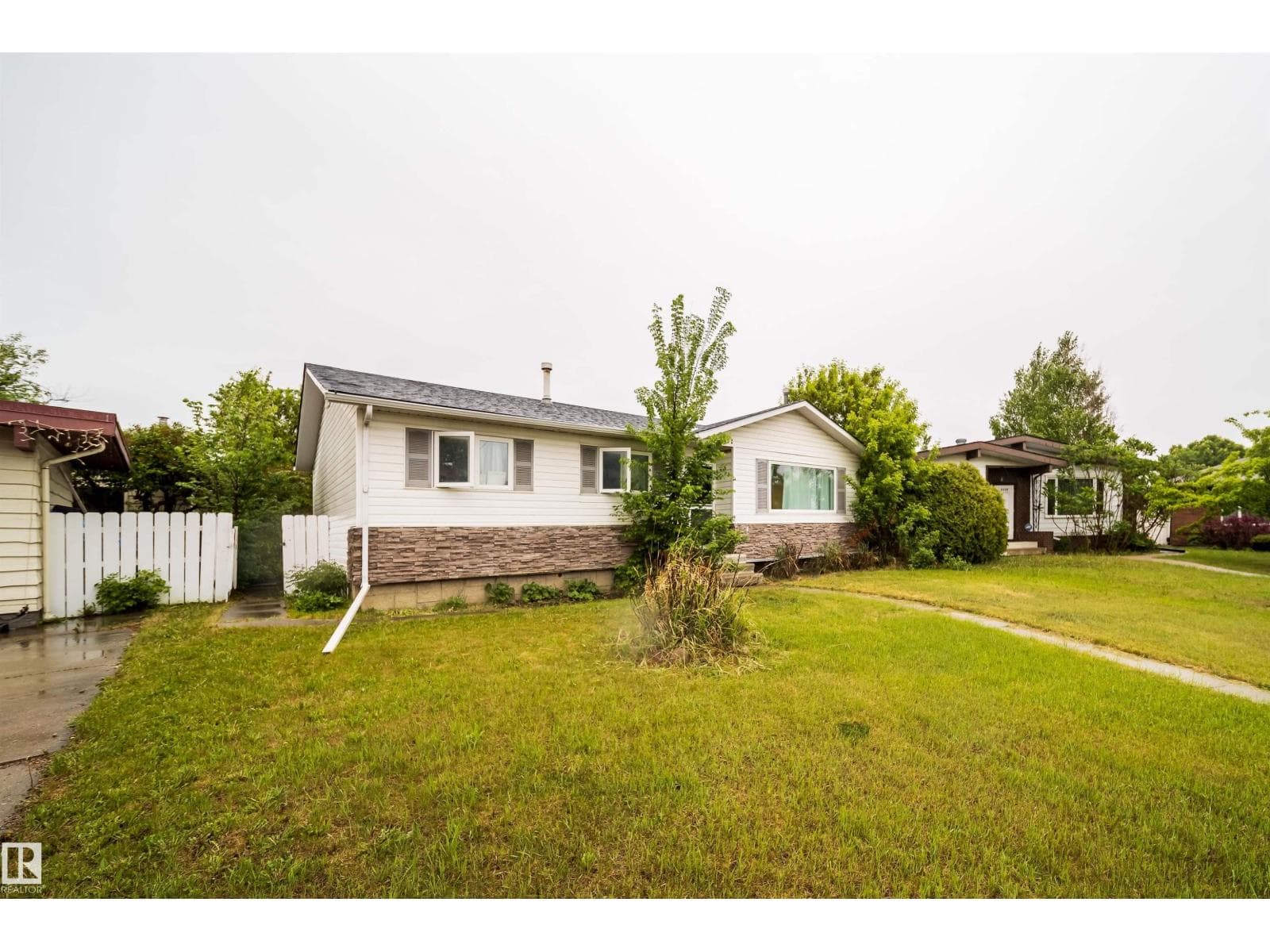 8512 142A AV NW — photo 3