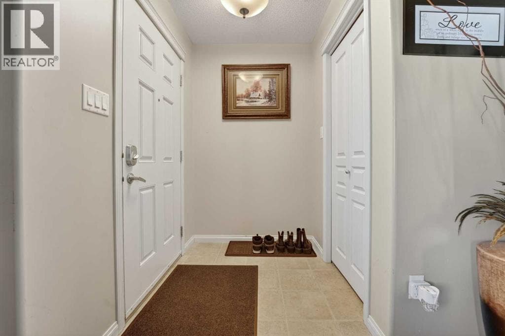 786 Silkstone Close W — photo 5