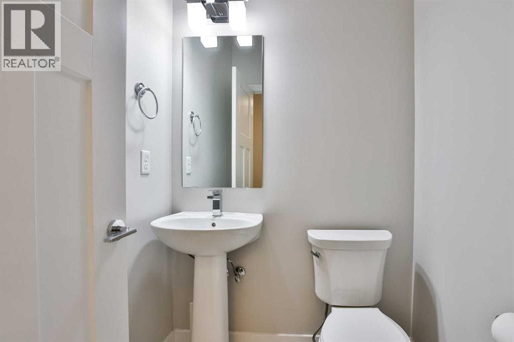 470 Bluebell Lane W — photo 4