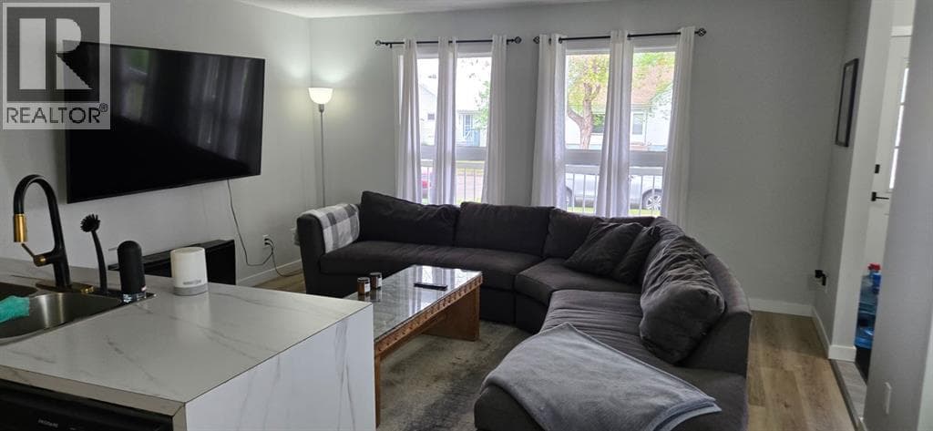 5113 A 54 Avenue — photo 3