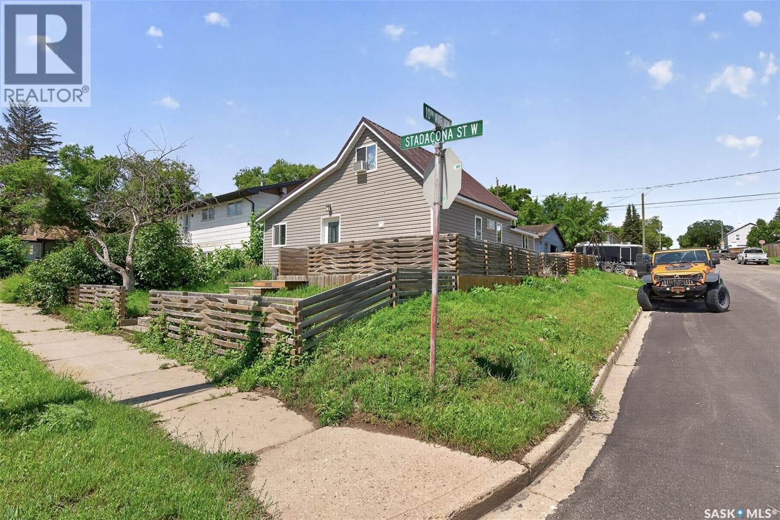 1002 Stadacona STREET W — photo 2