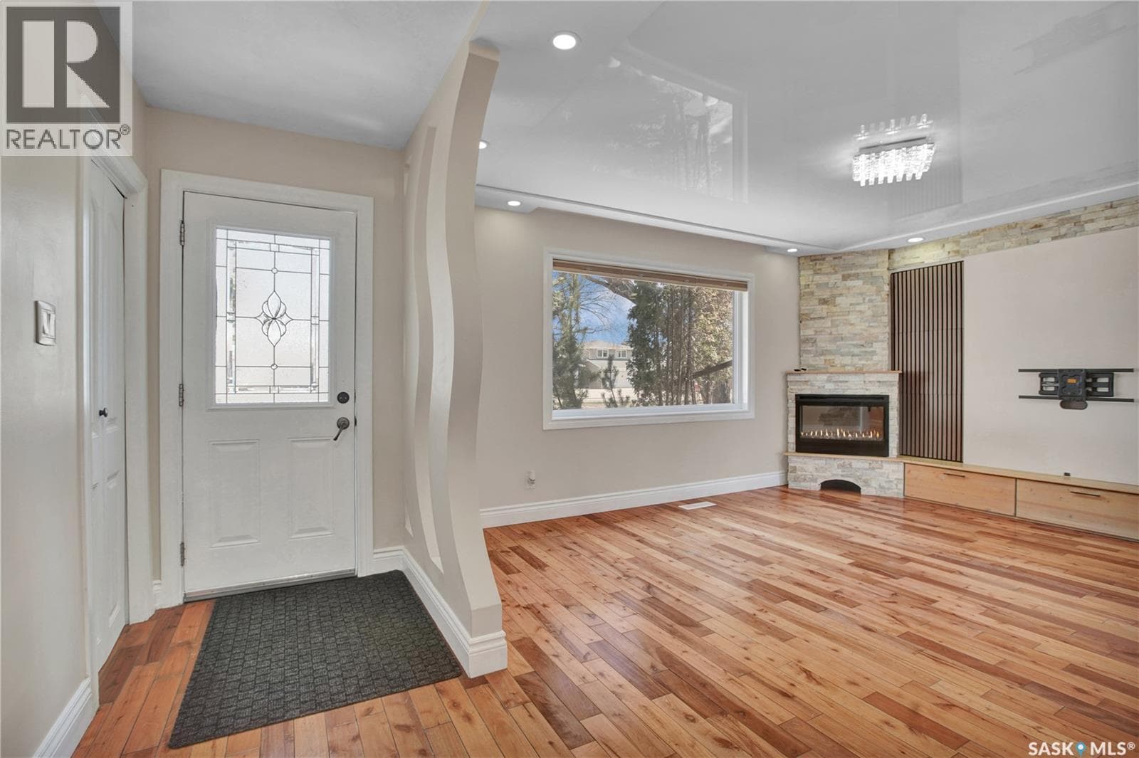 2406 Preston AVENUE S — photo 3