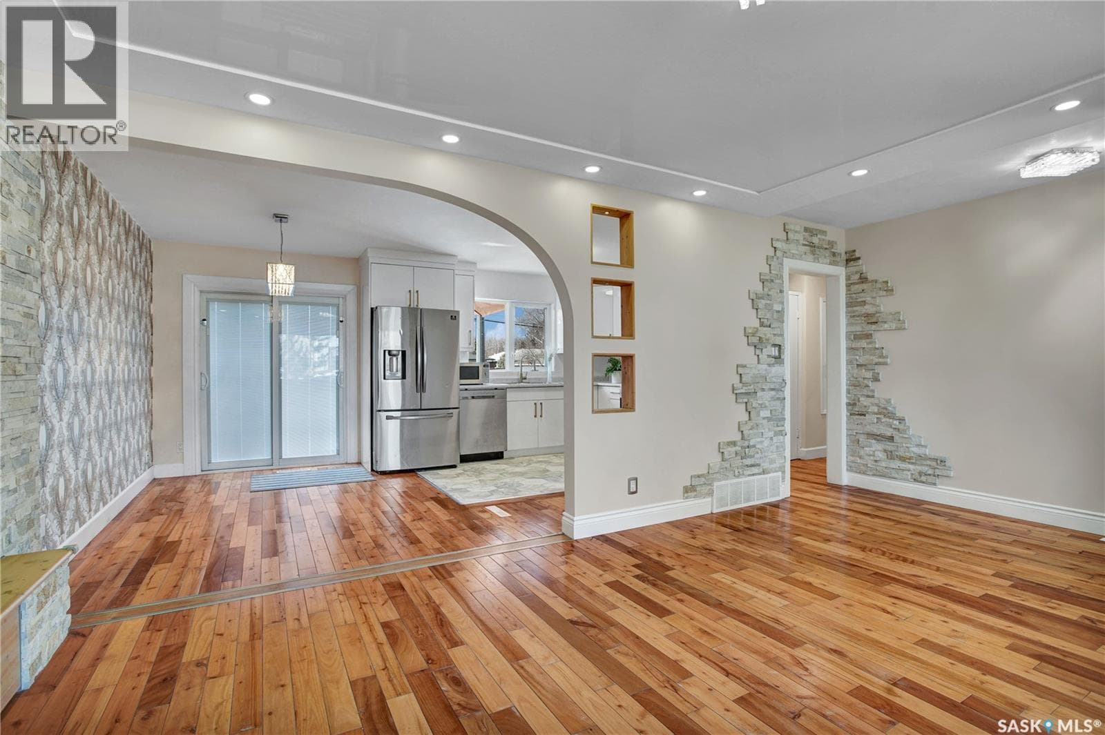 2406 Preston AVENUE S — photo 4