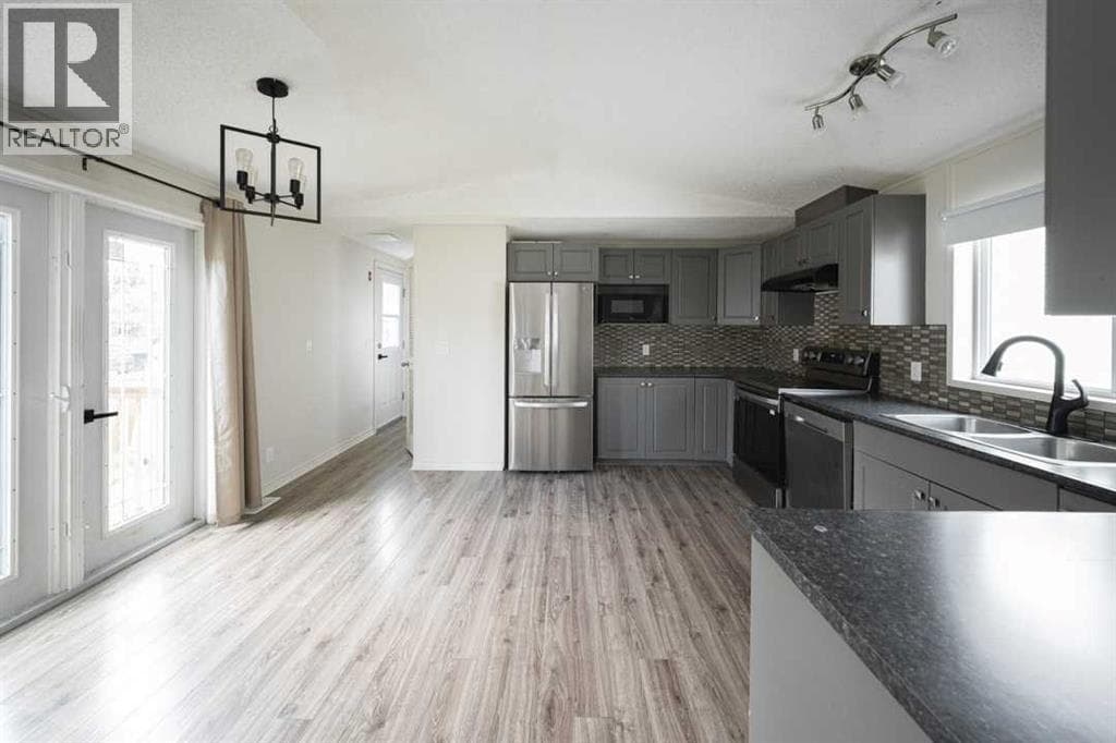 101 Hoehne Street — photo 3