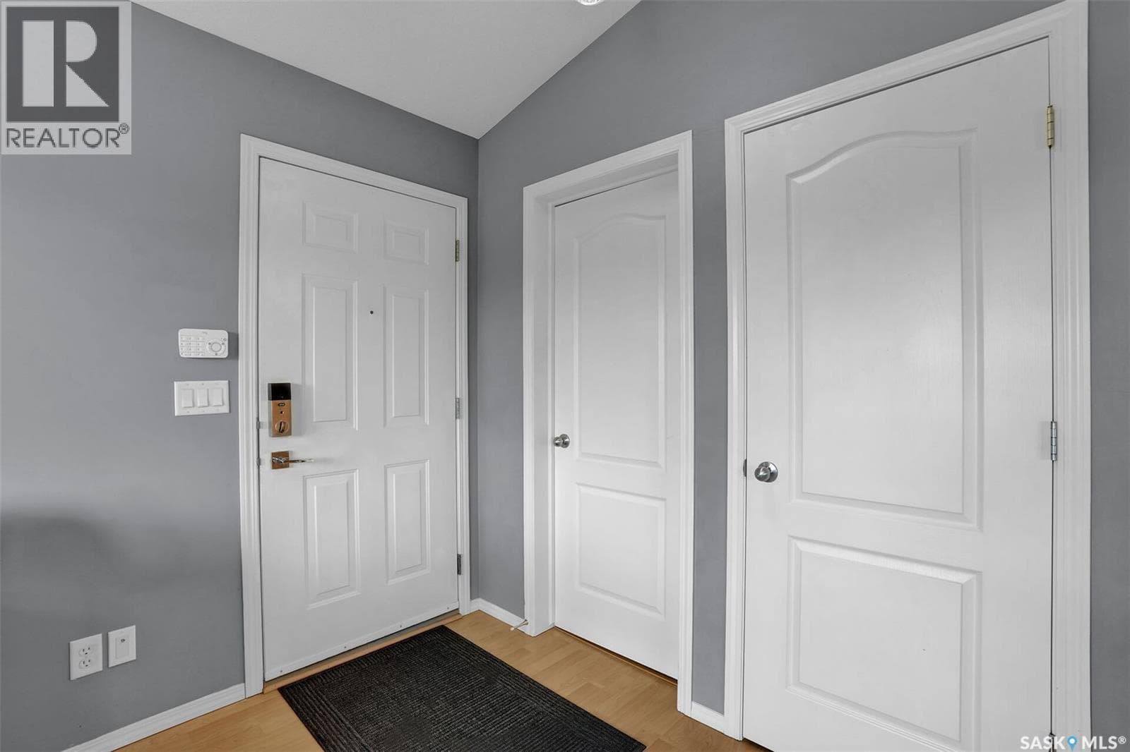 1043 Birchwood PLACE — photo 4