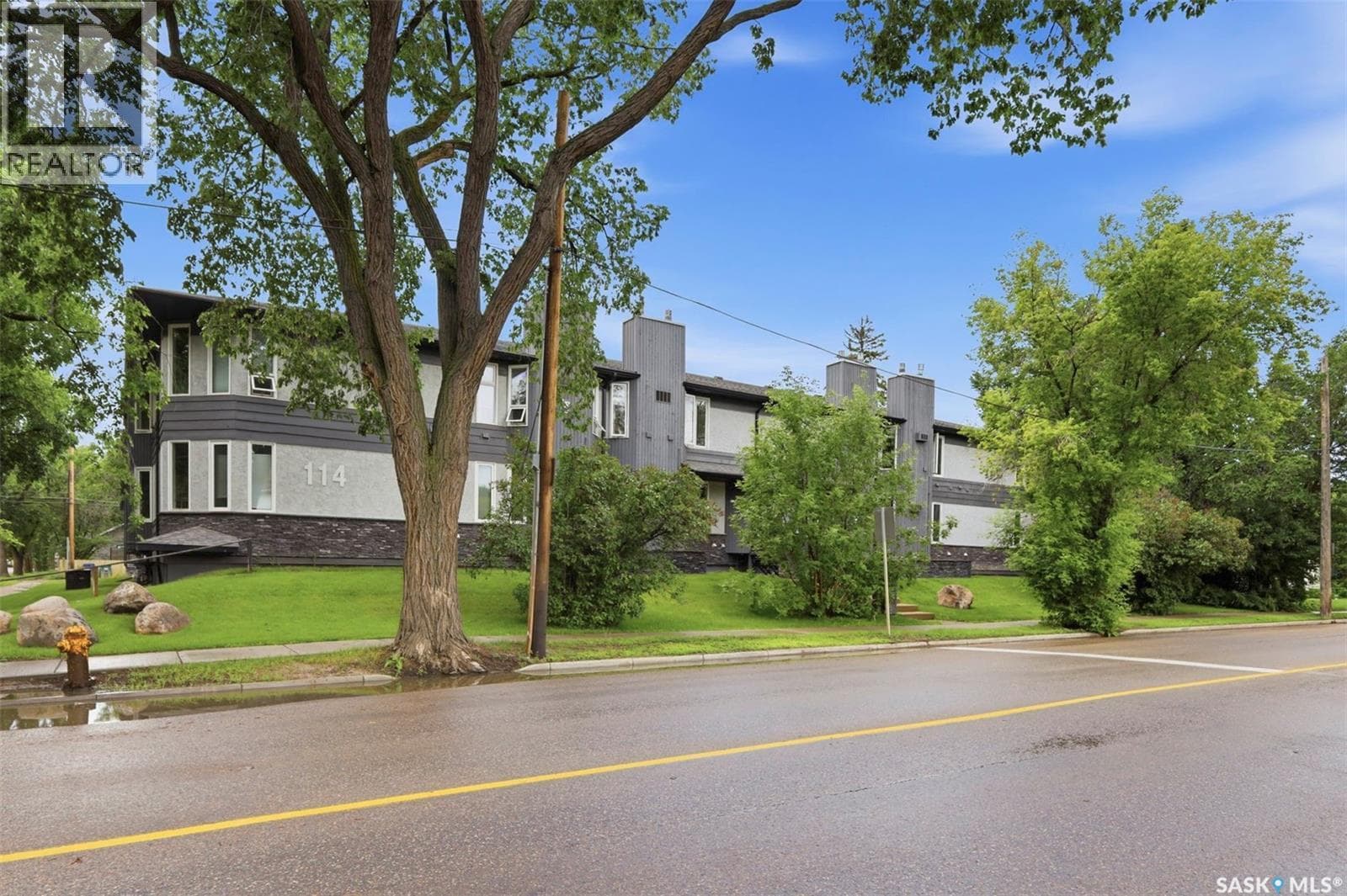 214 114 Clarence AVENUE S — photo 4