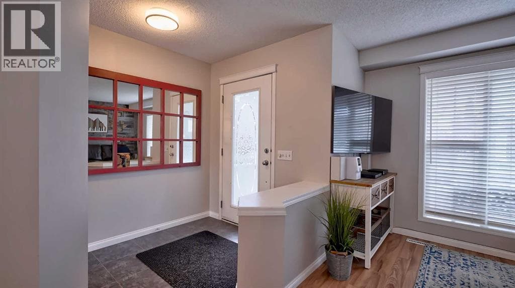 20 Tuscany Valley Park NW — photo 2