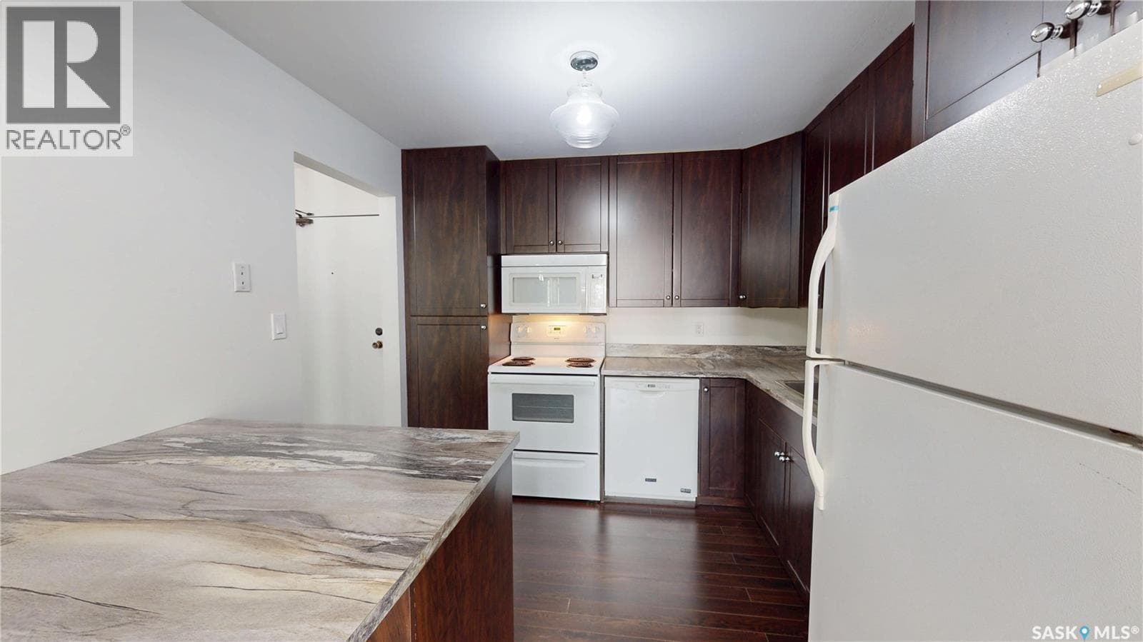 203 921 Main STREET — photo 5