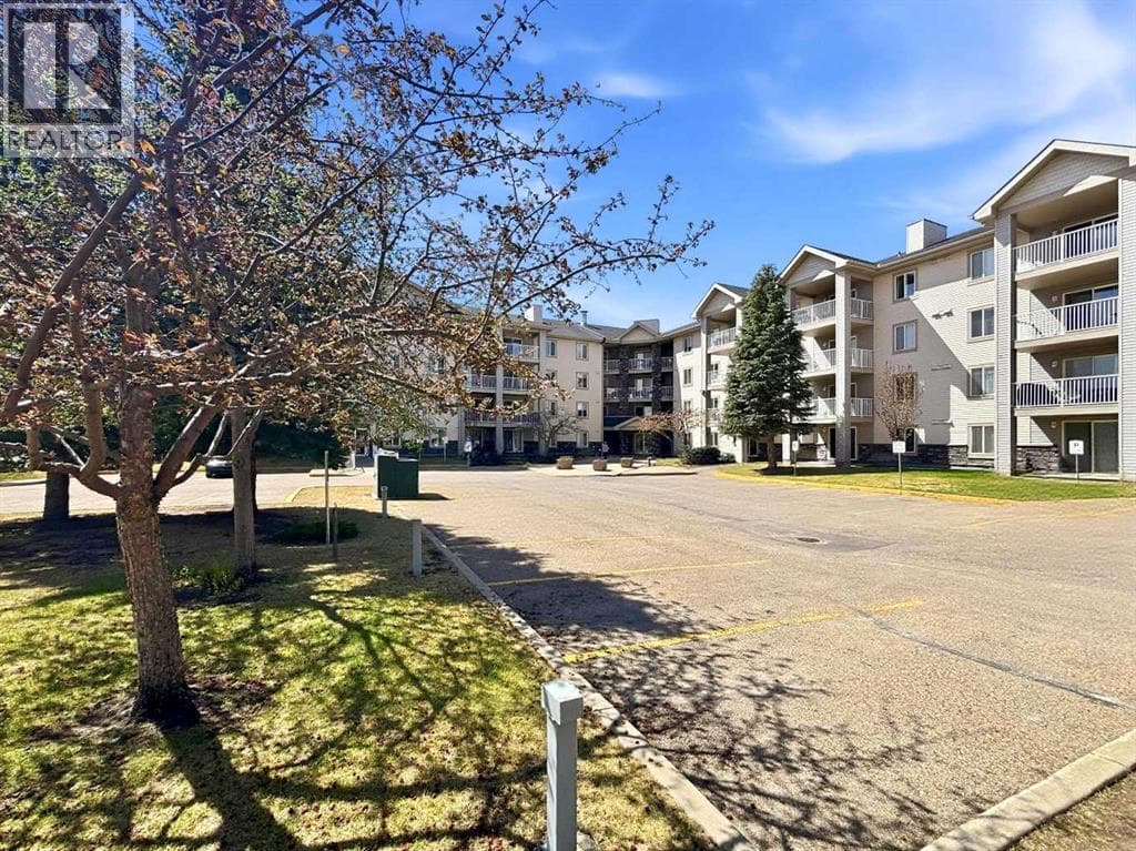 105, 60 Lawford Avenue — photo 2