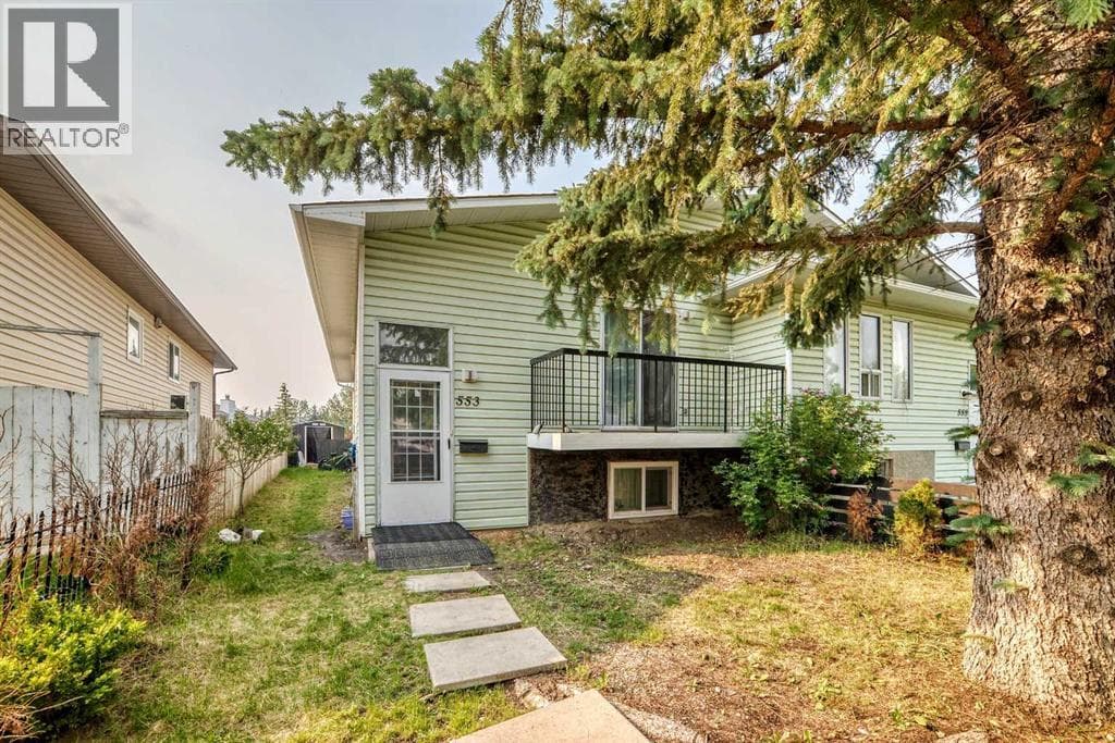 553 Macewan Drive NW — photo 2