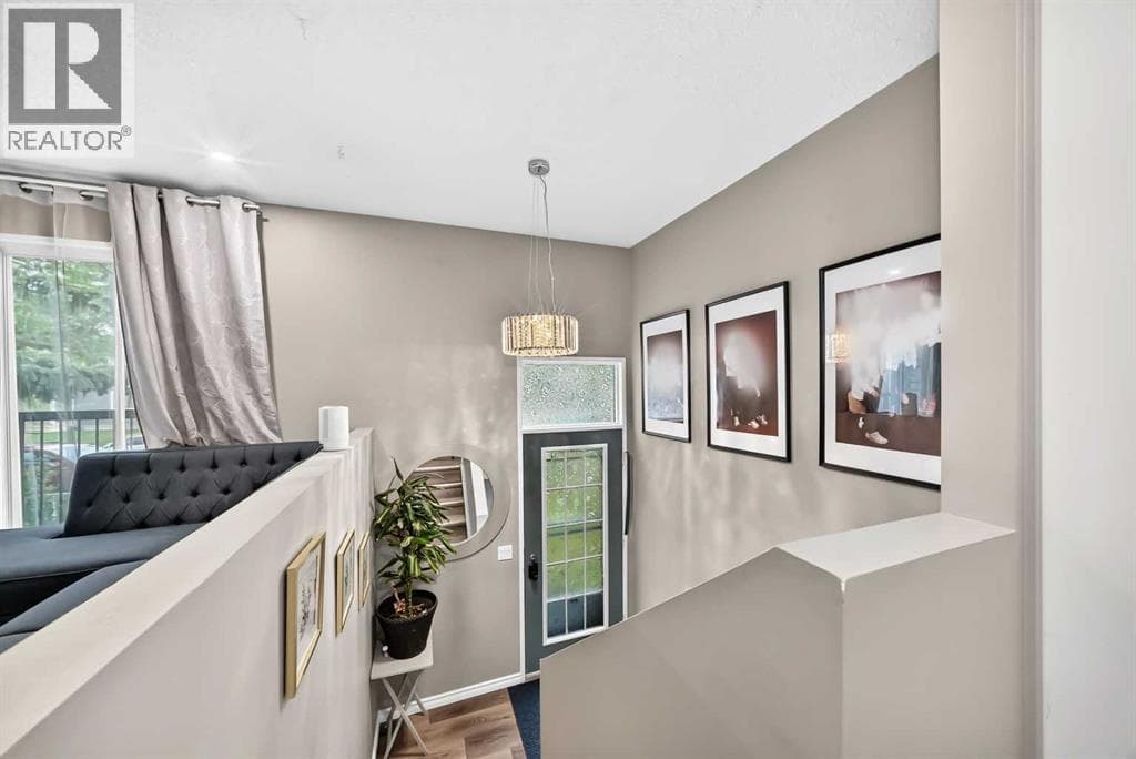 553 Macewan Drive NW — photo 4