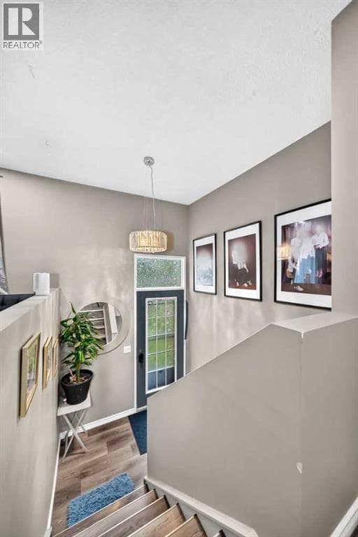 553 Macewan Drive NW — photo 5