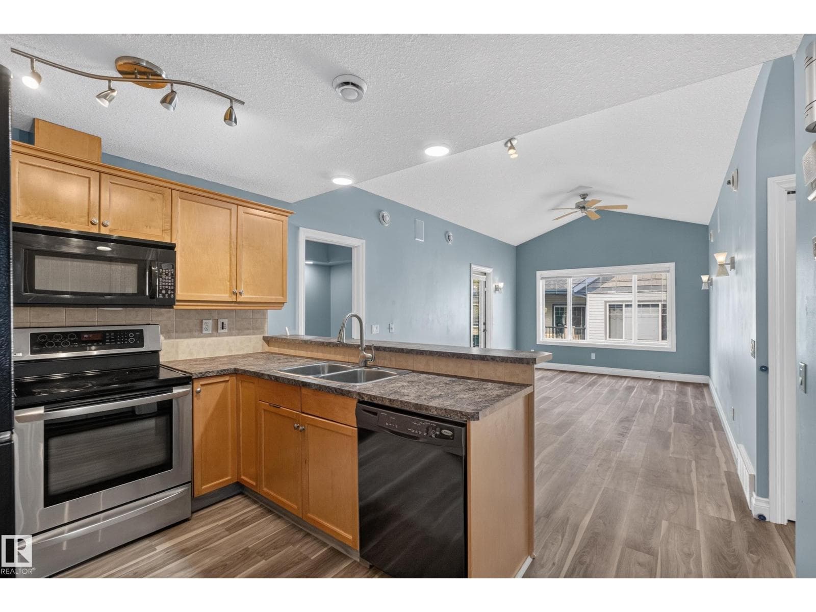 #18 2565 Hanna CR NW — photo 2