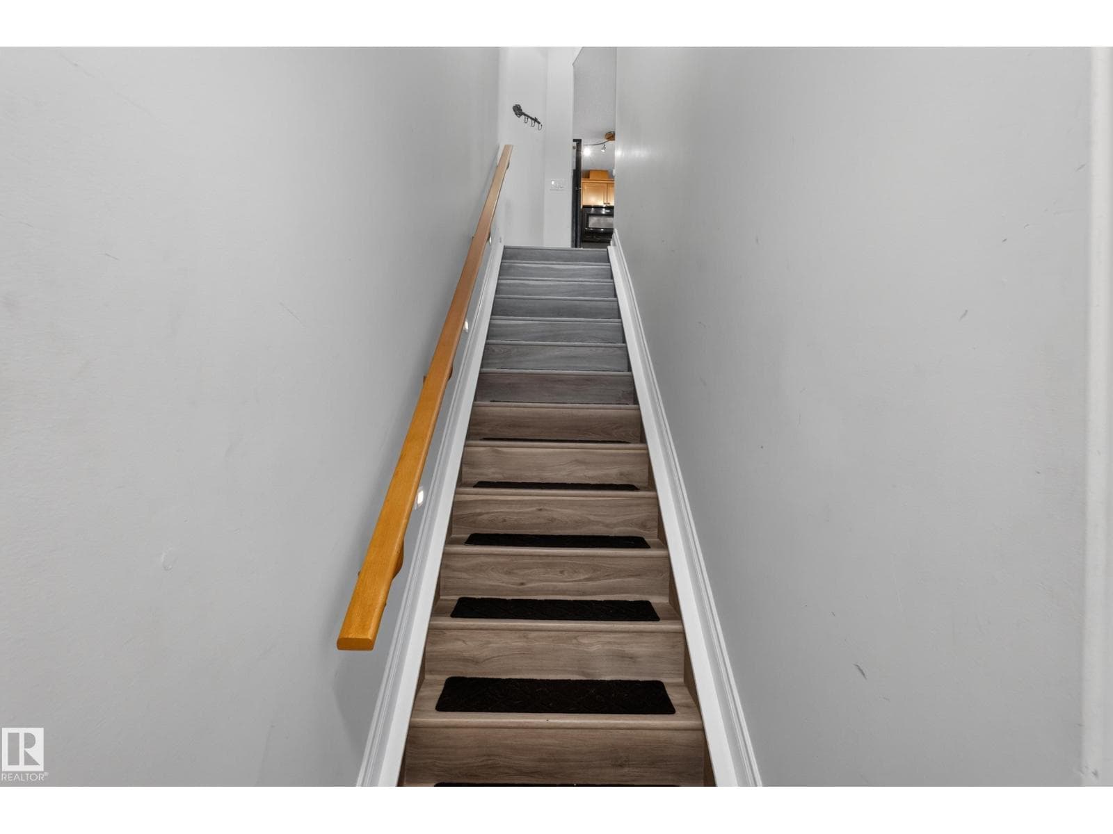 #18 2565 Hanna CR NW — photo 5