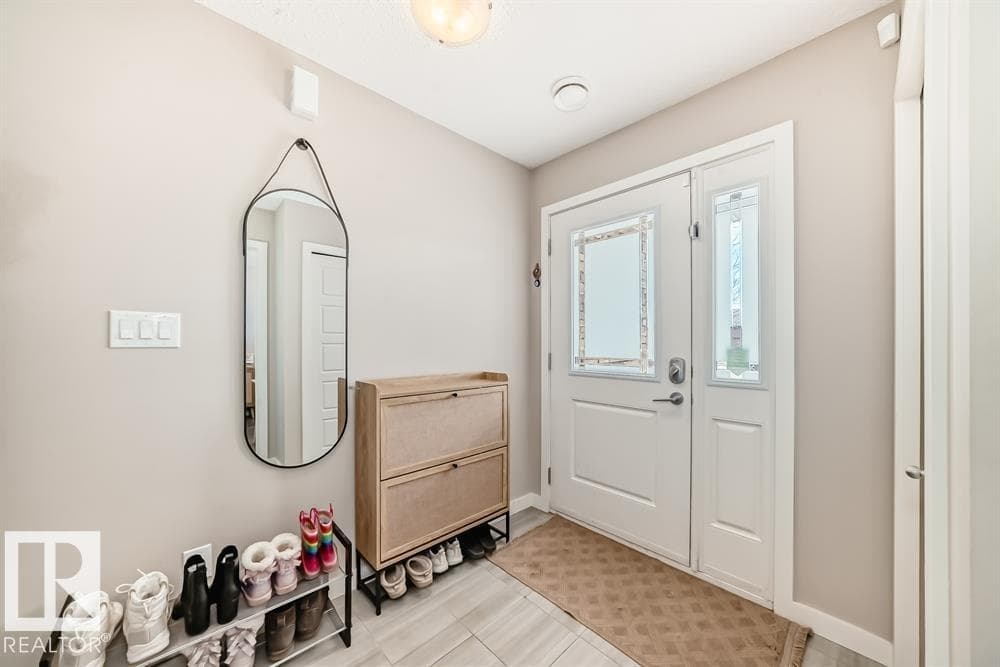 3346 15A AV NW — photo 2