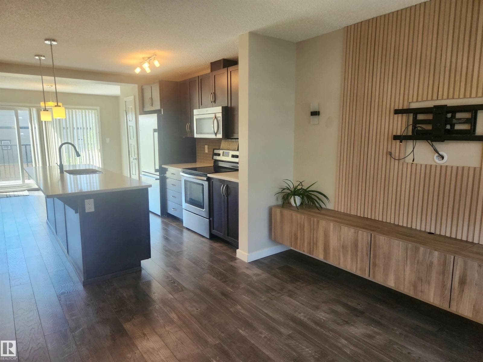 3346 15A AV NW — photo 5