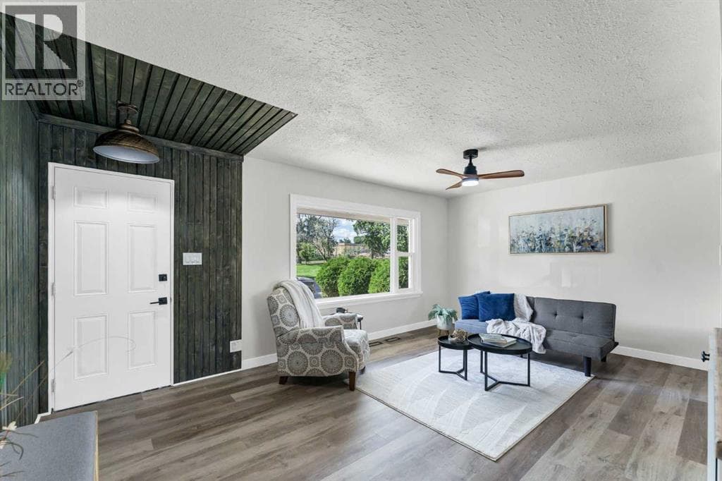 1005 Bullivant Crescent SW — photo 4