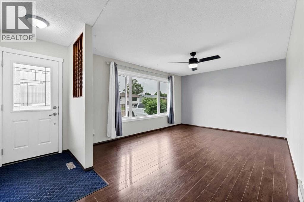 78 Clark Crescent SE — photo 4