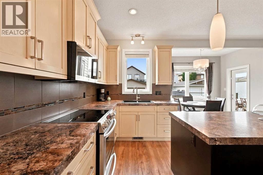 115 Stephenson Crescent — photo 5