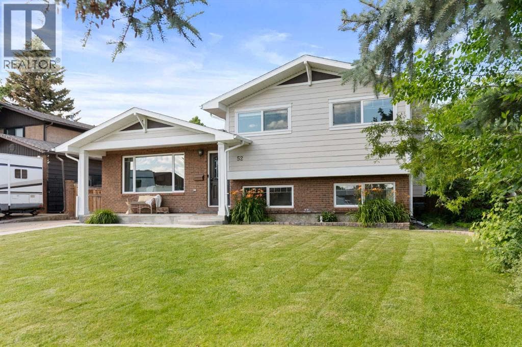 52 Cunliffe Crescent SE — photo 2
