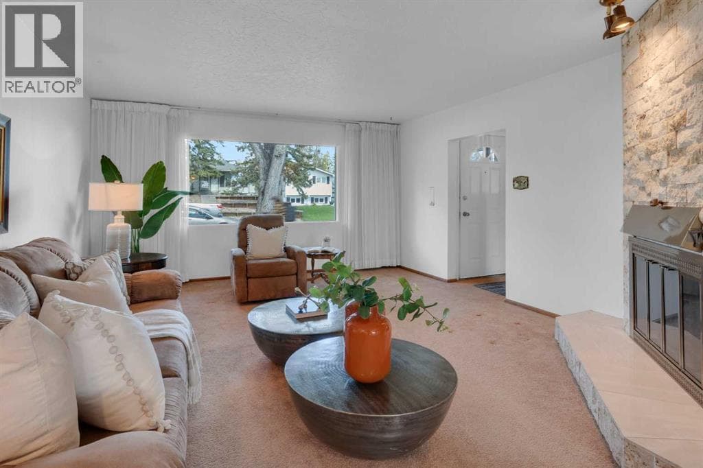 1031 Thorneycroft Drive NW — photo 5