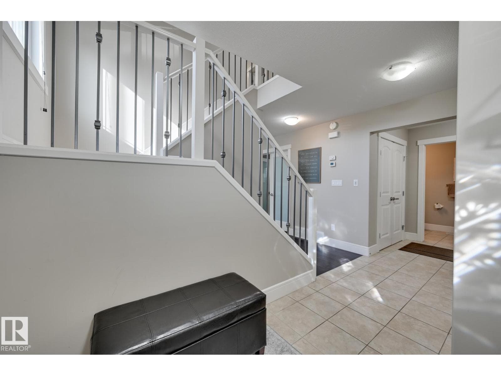 1564 36 AV NW — photo 5