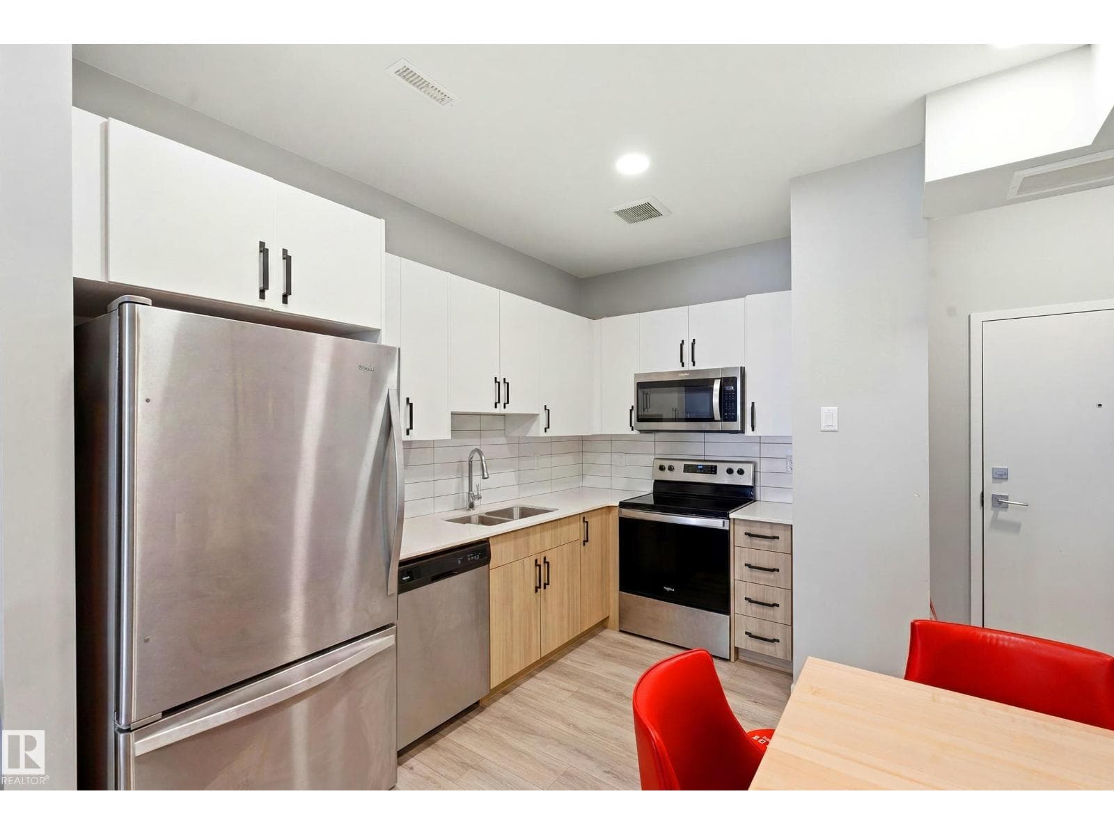 #106 856 secord BV NW NW — photo 2