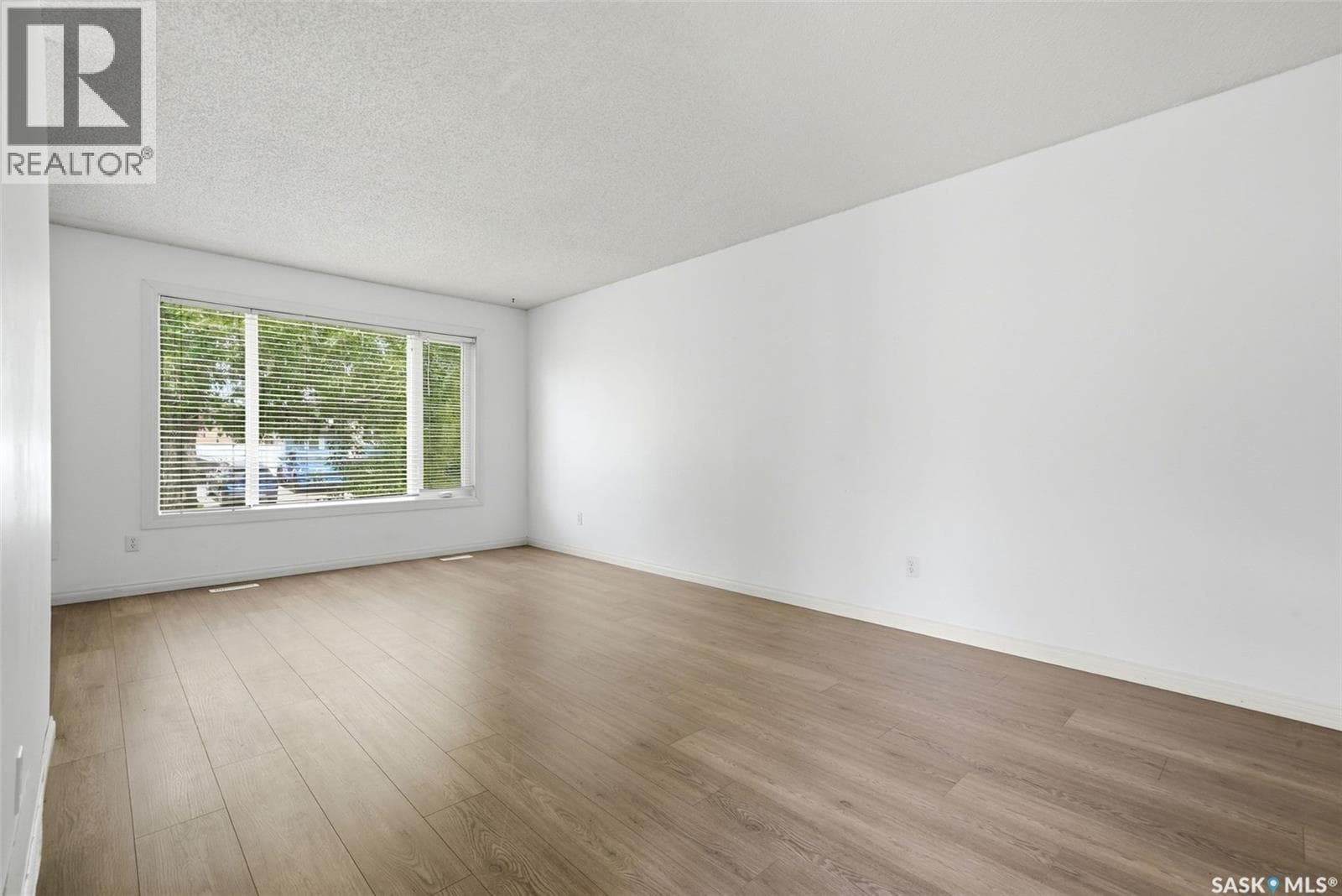3151 Jenkins DRIVE E — photo 2