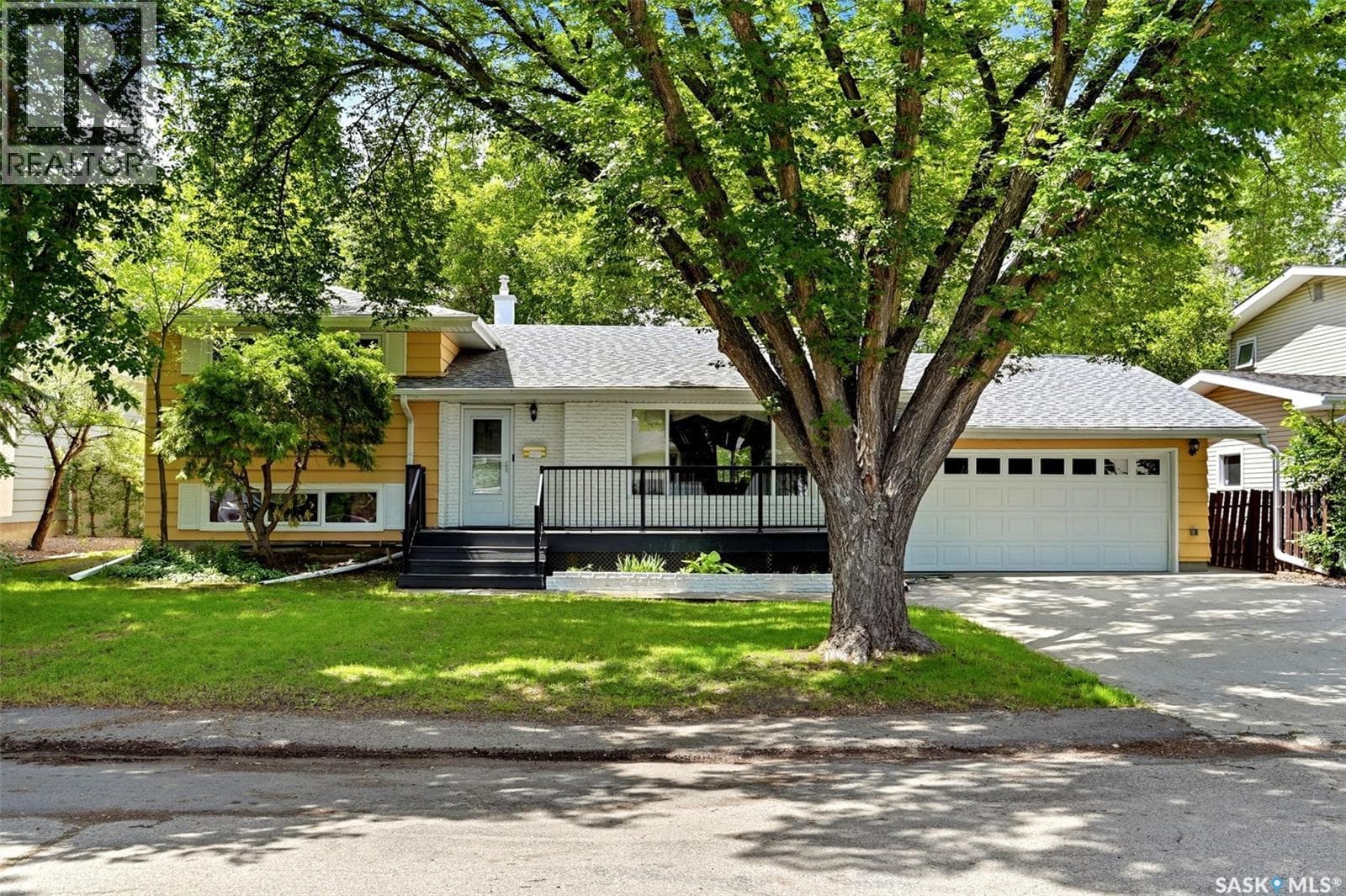 24 Davidson CRESCENT
