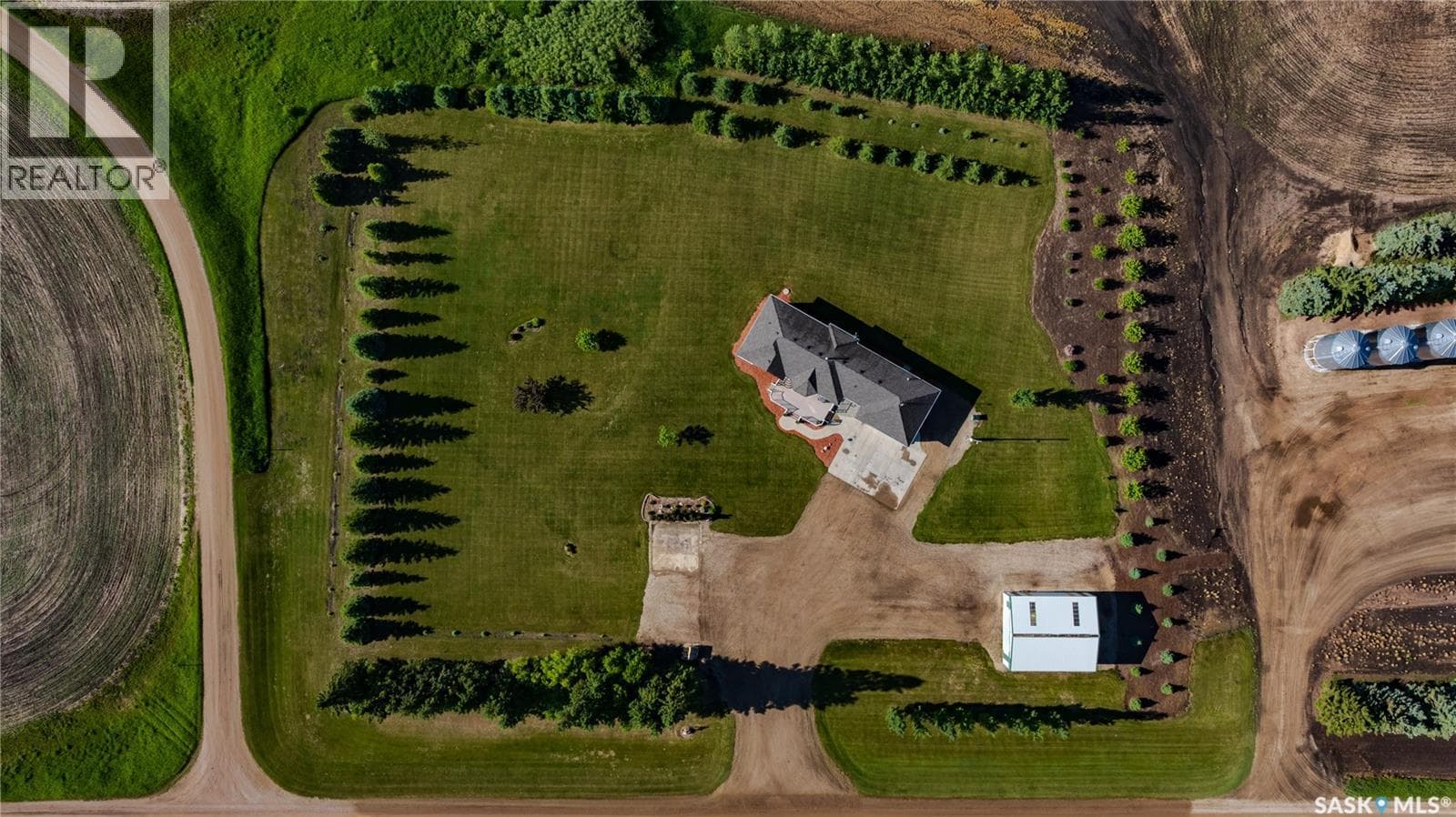 Hiebert Acreage — photo 4