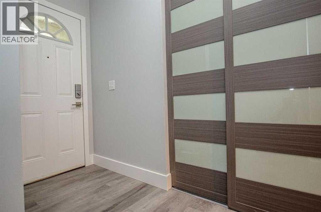 150 Leigh Crescent — photo 2