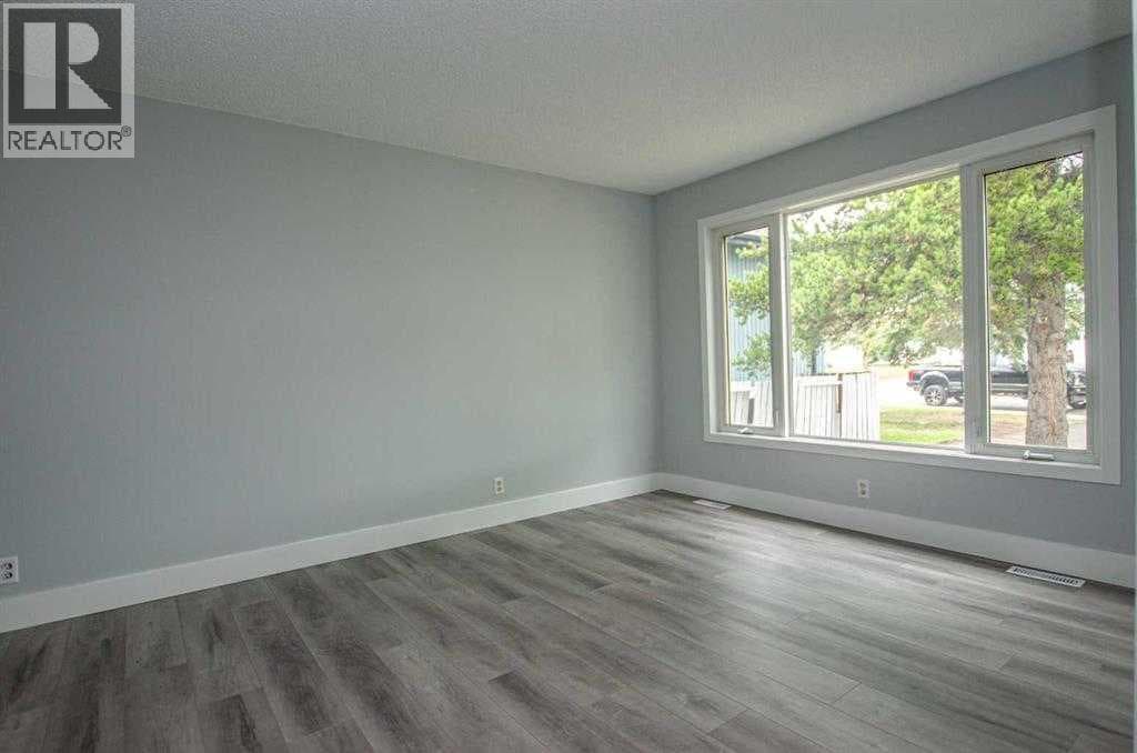 150 Leigh Crescent — photo 4