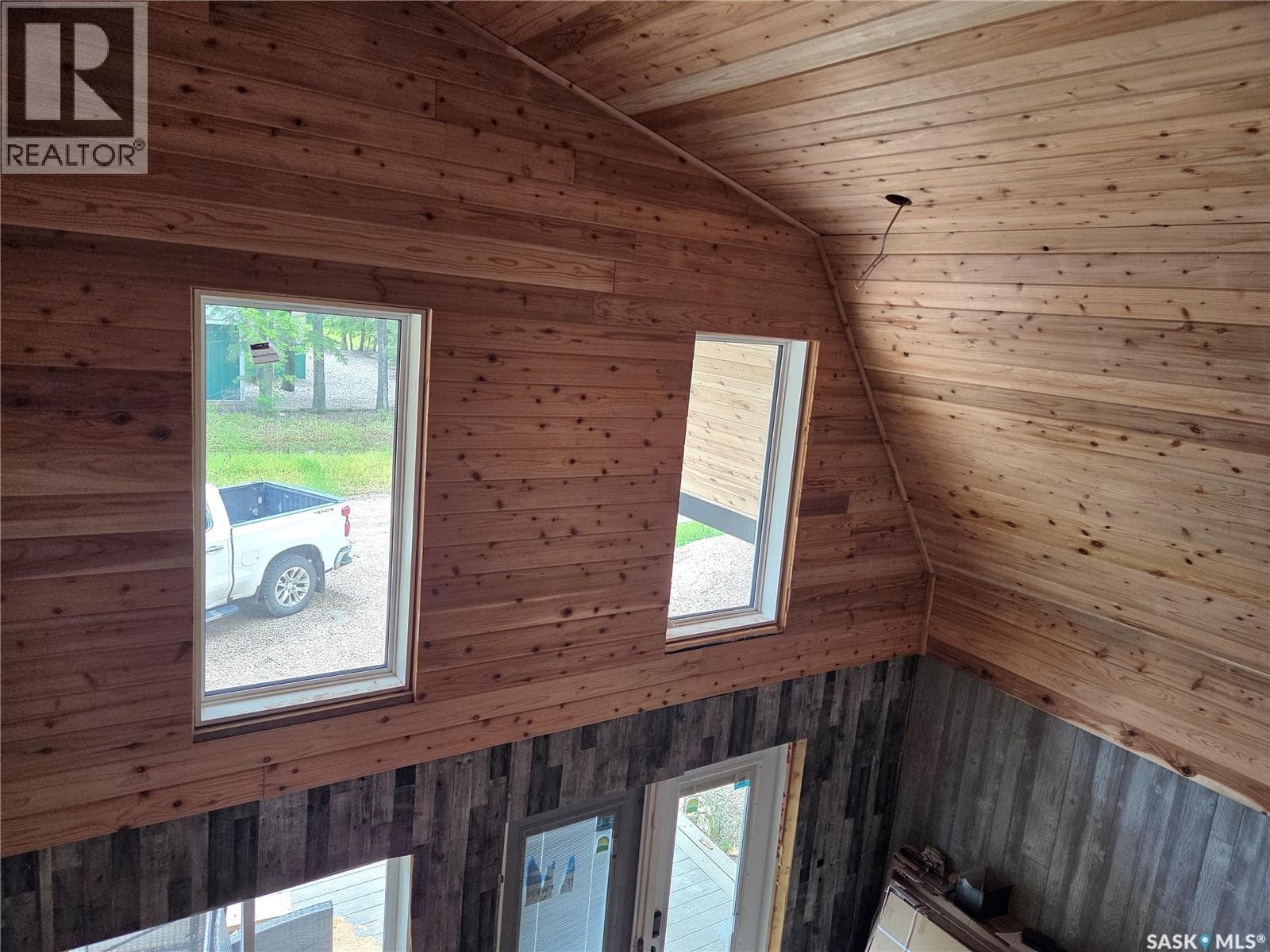 565 Maple AVENUE — photo 4